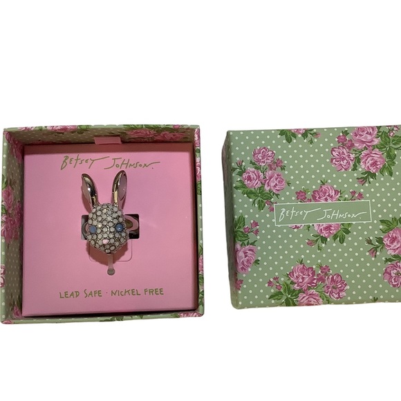 Betsey Johnson Hop To It Easter Bunny Crystal Stretch Ring New - Picture 2 of 4